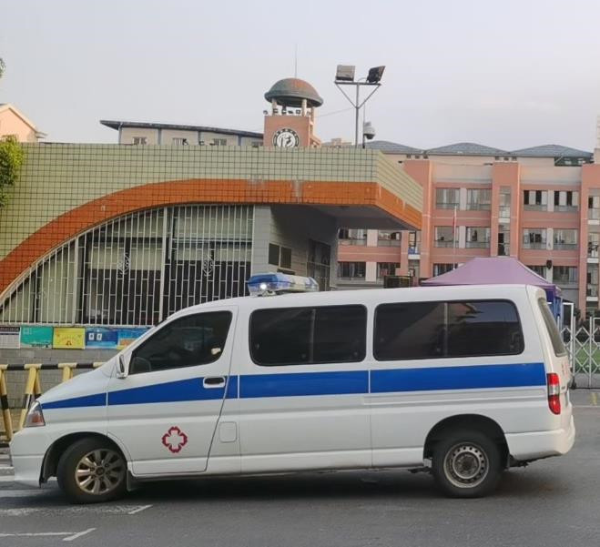 瓮安救护车出租护送骨折病人一公里多少钱